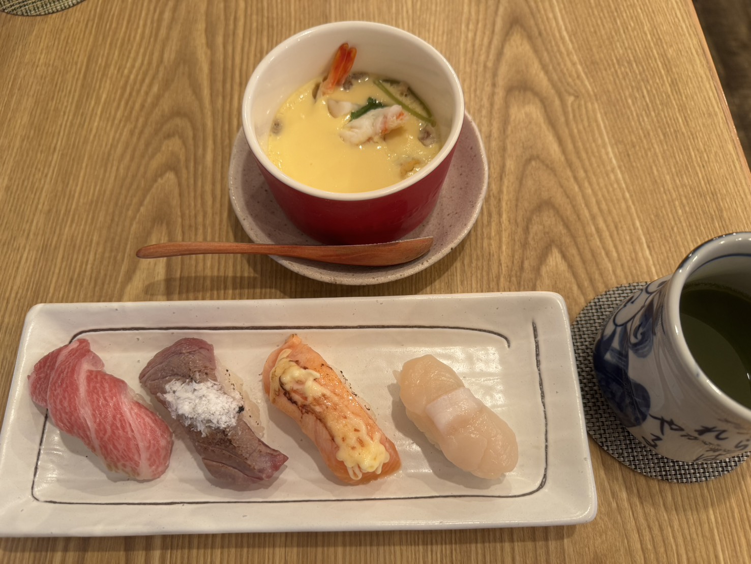 お寿司を食べに